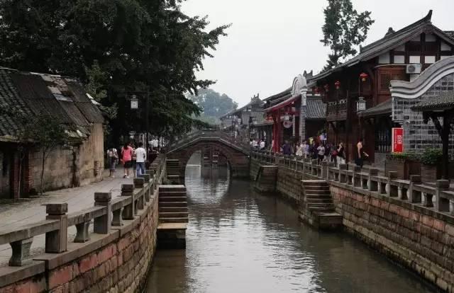 沙漠前行